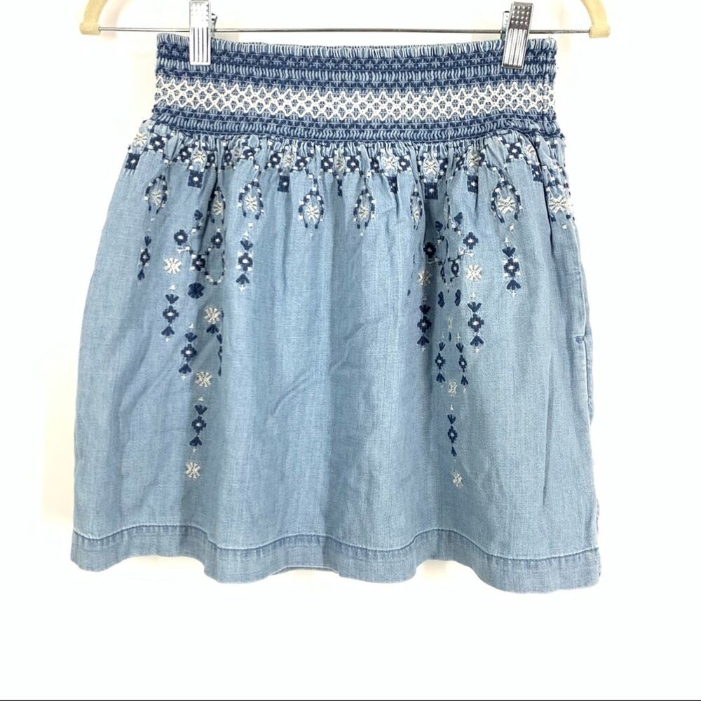 Abercrombie‎ & Fitch Chambray Floral Embroidered Skirt Size Small Blue White